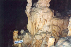 cavern.jpg (13556 bytes)